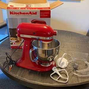 Red KitchenAid 5 Quart (4.7 L) Tilt Head Stand Mixer